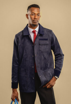 From work to weekend, the La Rue chore jacket is built for every moment. Crafted in vegan suede with corduroy accents, it delivers sharp tailoring and everyday ease in one versatile piece. Smart enough for the office, cool for the street.