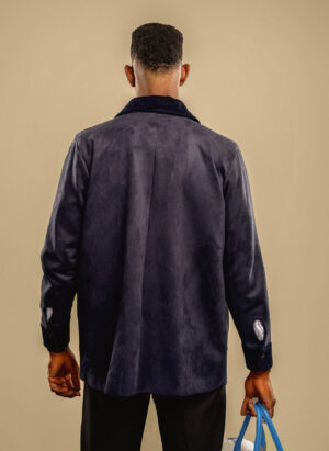 From work to weekend, the La Rue chore jacket is built for every moment. Crafted in vegan suede with corduroy accents, it delivers sharp tailoring and everyday ease in one versatile piece. Smart enough for the office, cool for the street.