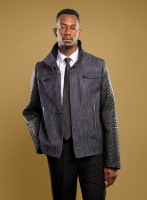 With a durable denim body, insulated quilted sleeves, and corduroy accents, The Weatherman is crafted to protect against the bite of cold weather, while maintaining effortless style. Engineered with Tesslo’s signature craftsmanship, it combines resilience and refinement in equal measure. Whether layered over suiting or styled for the streets, its versatility makes it a constant in your wardrobe.