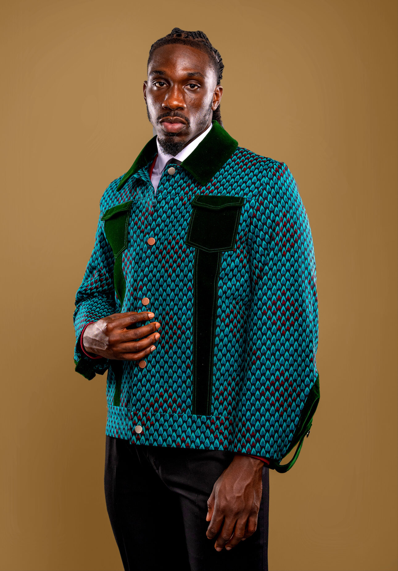 The year 1880 marked the birth of the denim trucker jacket—an American workwear staple built for resilience. Tesslo reimagines that iconic silhouette, transforming a piece of history into a modern fashion statement. Heritage recrafted for the man who values history but lives to write his own.